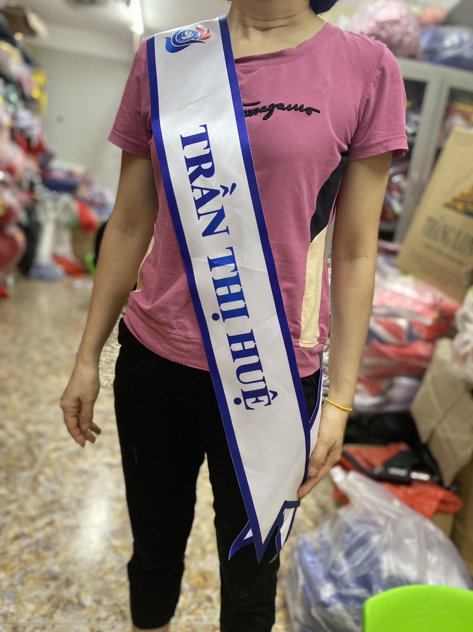 Làm Băng Rôn Hoa Hậu - Xưởng INCONI 4 Làm băng rôn hoa hậu - xưởng sản xuất INCONI