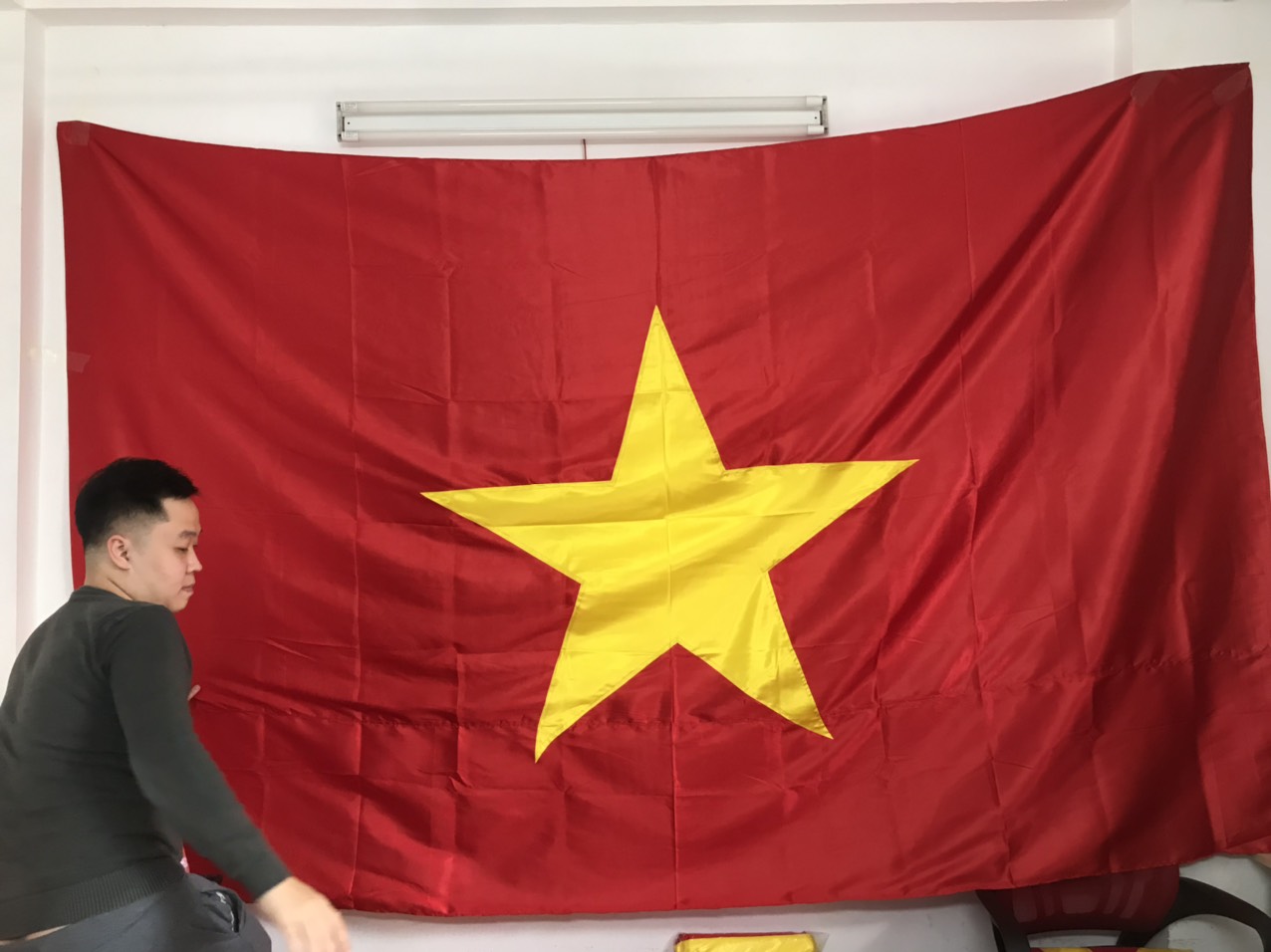 Cờ Tổ quốc khổ lớn – Biểu tượng tự hào dân tộc từ xưởng in cờ INCONI 4 cờ tổ quốc khổ lớn