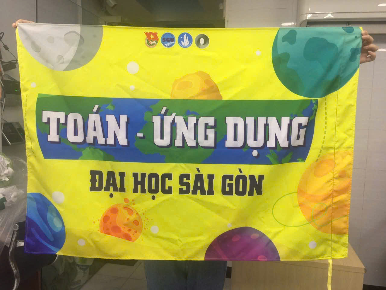 Giá In Cờ Logo - INCONI 3 Giá in cờ logo - xưởng in cờ INCONI