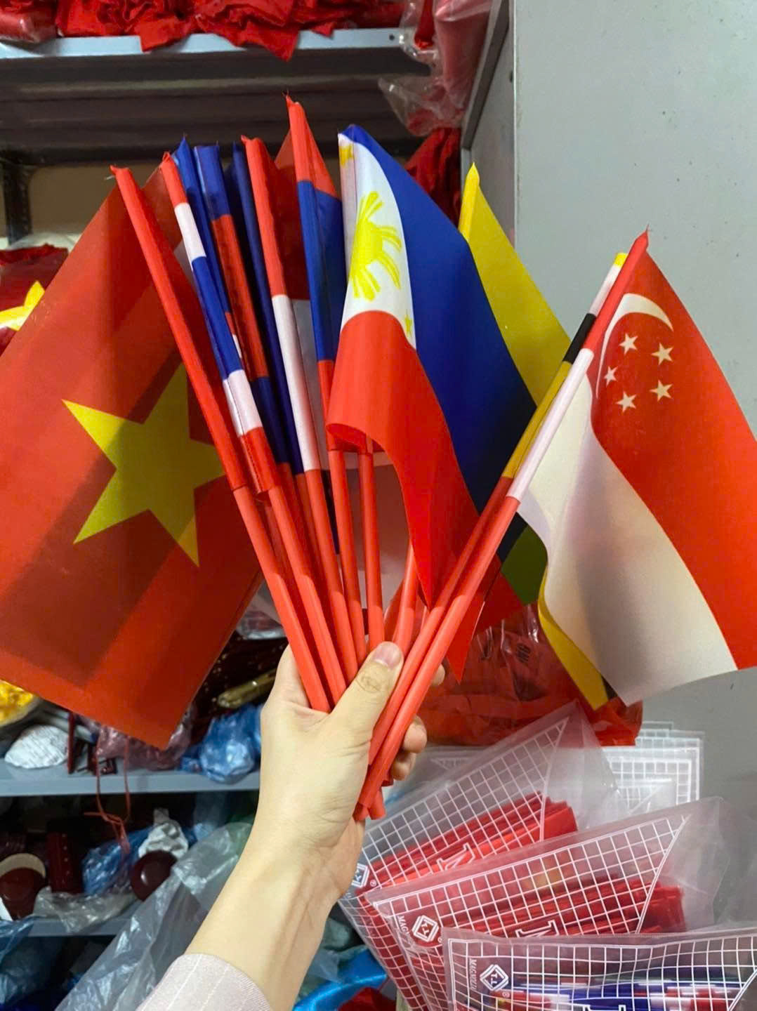 Cờ Tổ Quốc Cầm Tay – Xưởng in cờ INCONI 5 z7086423160373 7ed9f9a8c00f8638fd0aaf0edb290761