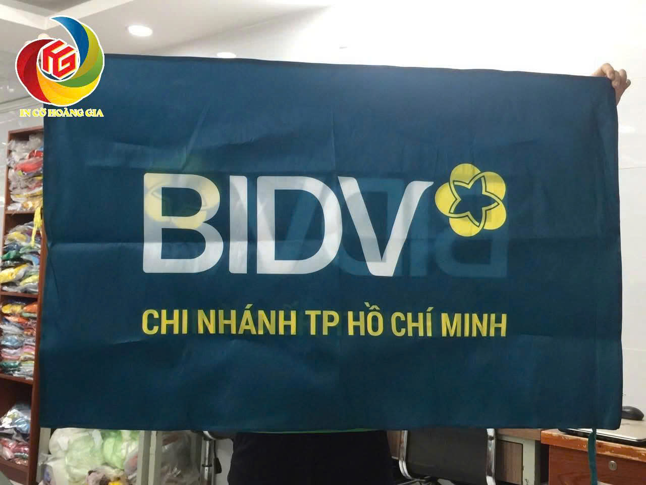 In cờ theo yêu cầu Hồ Chí Minh - xưởng in cờ INCONI