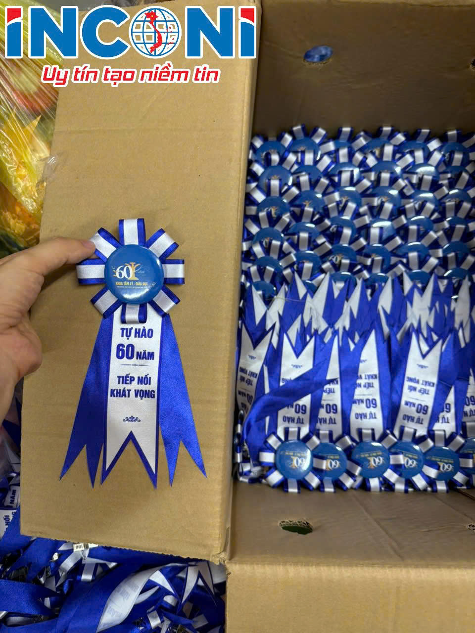 Giá hoa cài áo - INCONI