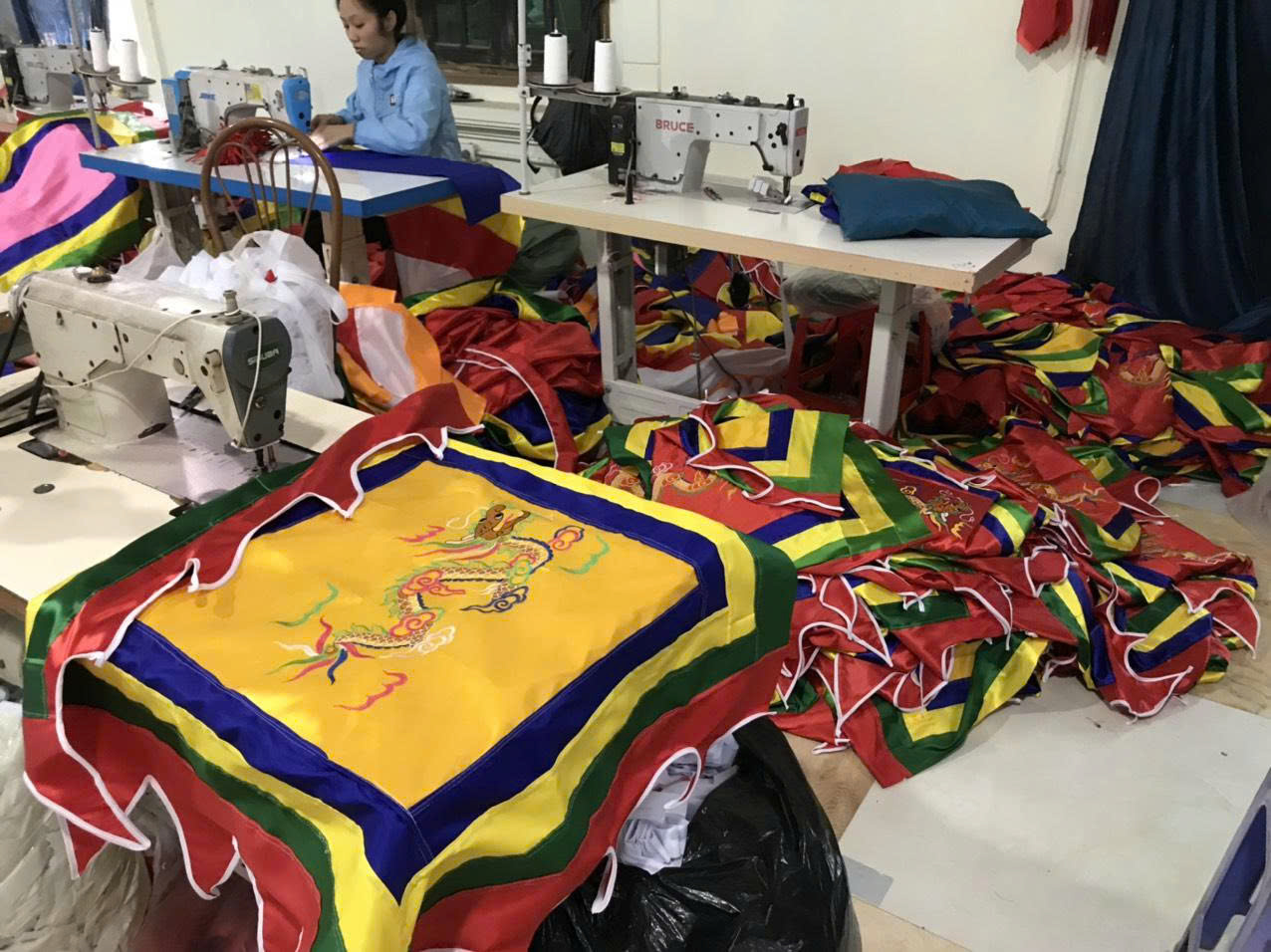 Cờ Thần Cờ Ngũ Sắc - Xưởng in cờ INCONI 4 z7130024184012 35ceade68a6070cd896c019e6733fab4