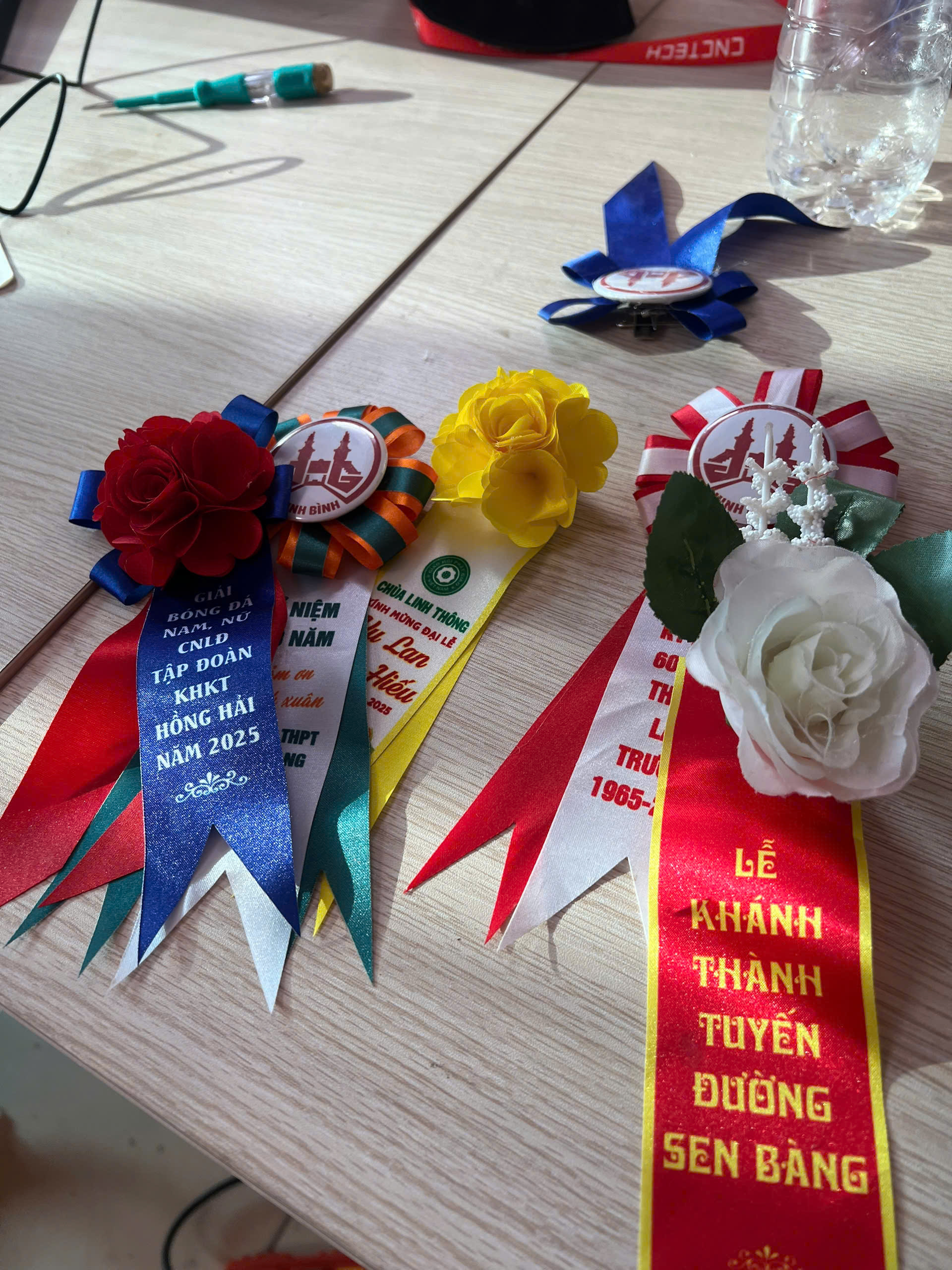 Mẫu Hoa Cài Áo Đẹp 2 Mẫu hoa cài áo đẹp, mẫu mã đa dạng giá rẻ - INCONI