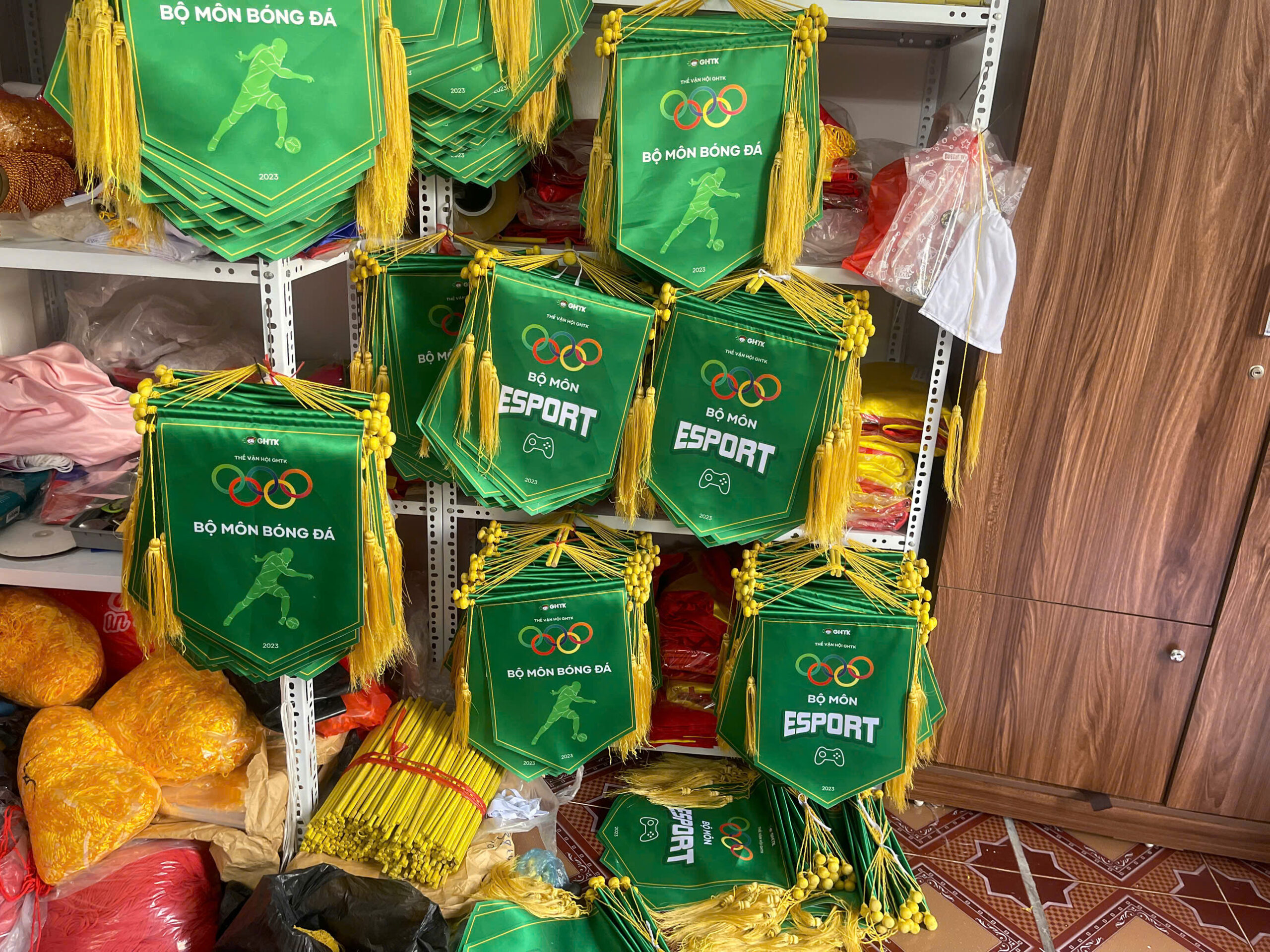 Cờ lưu niệm clb bóng đá - INCONI xưởng sản xuất cờ giá rẻ
