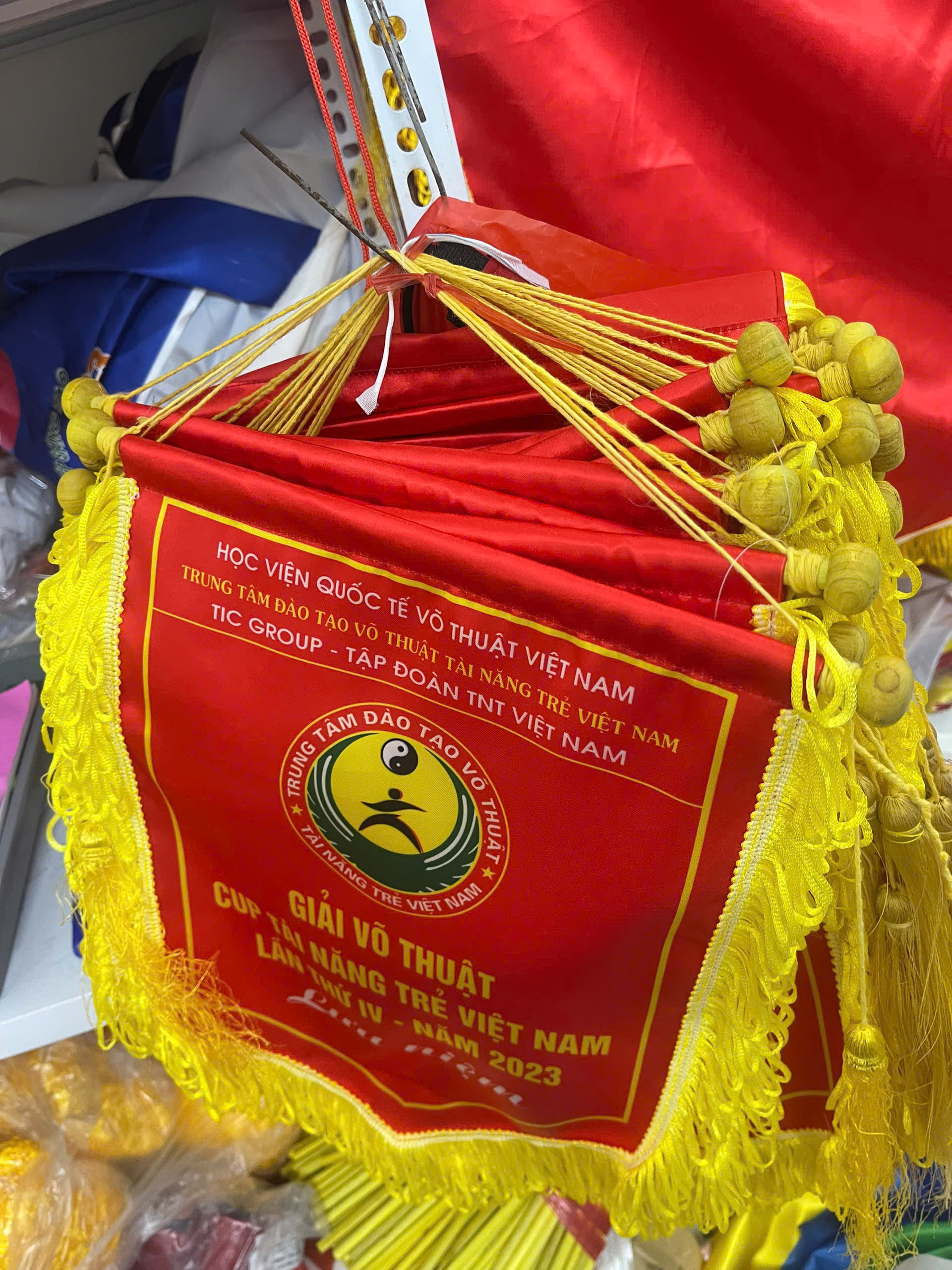 Đặt cờ lưu niệm giá rẻ uy tín tại INCONI