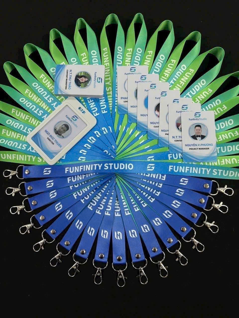 đặt làm dây đeo thẻ