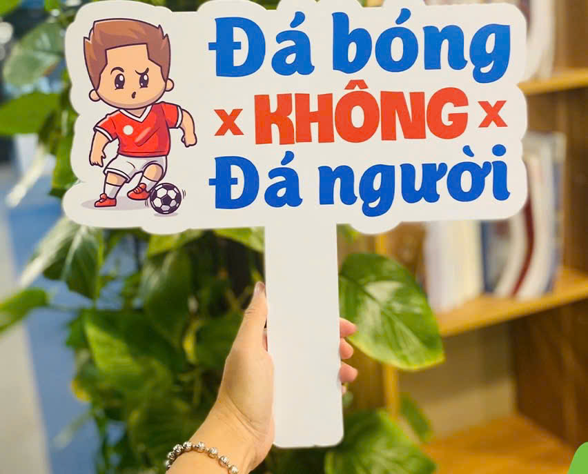 Hashtag cầm tay bóng đá - INCONI