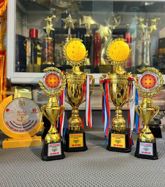 Làm cúp lưu niệm TPHCM – Xưởng INCONI