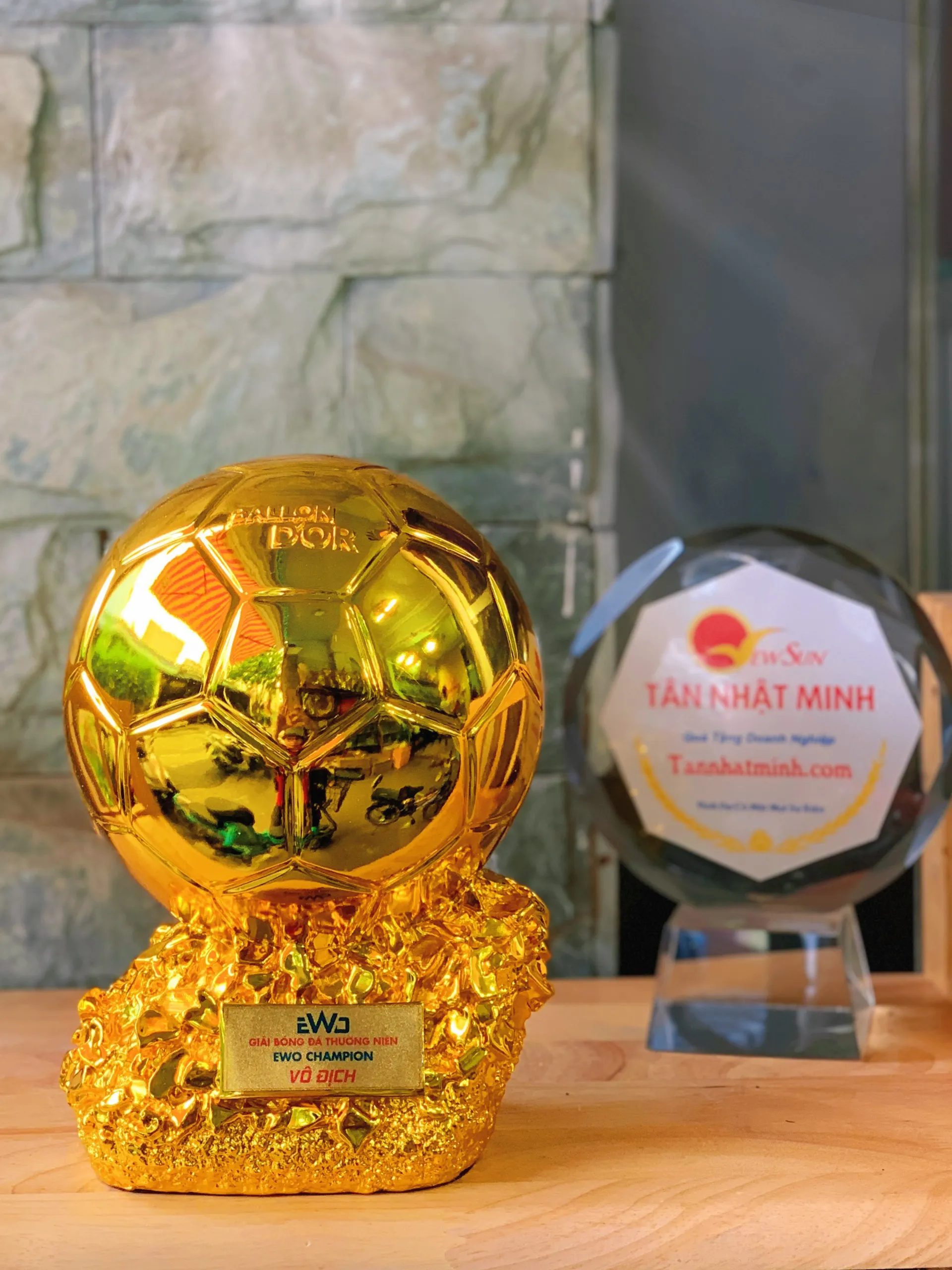 Giá cúp lưu niệm bóng đá - INCONI