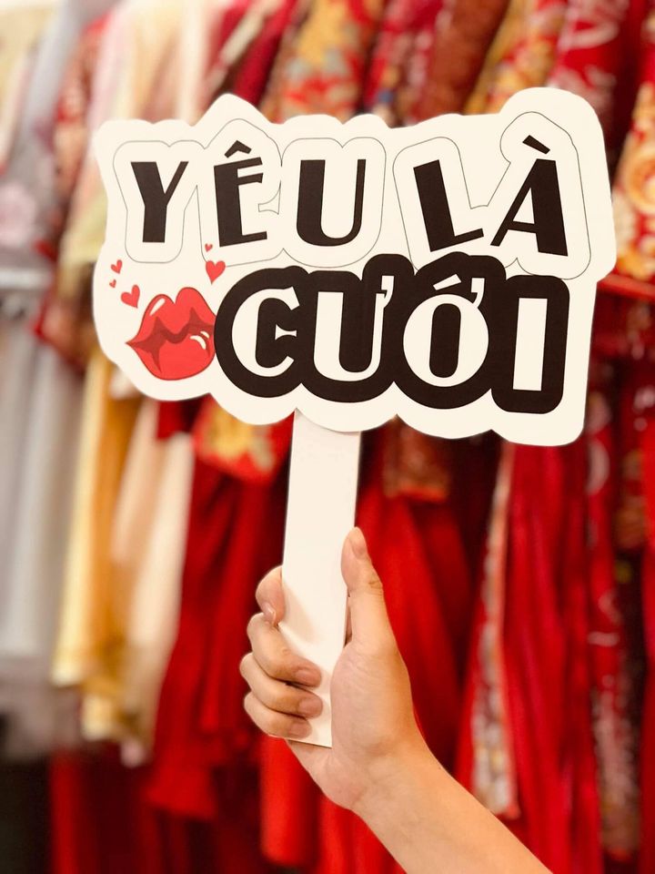 Hashtag cầm tay đám cưới hài hước - INCONI