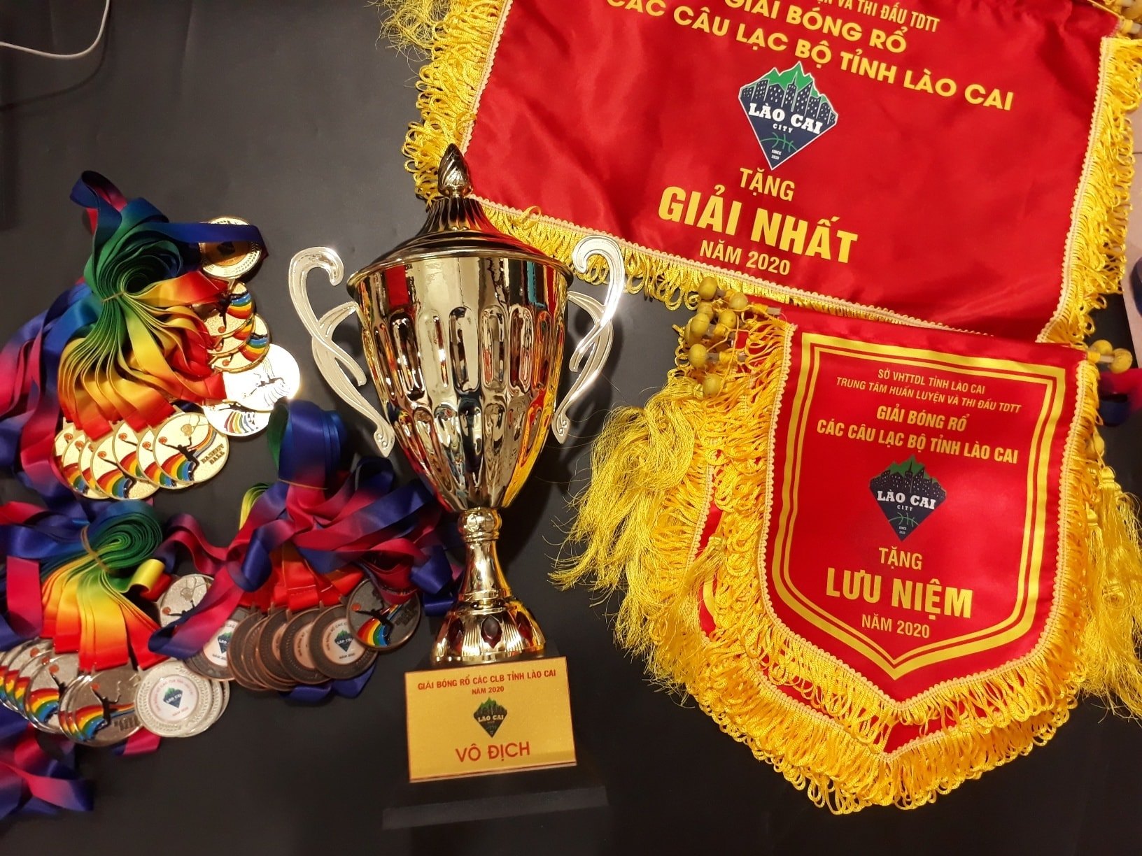 Cúp Và Cờ Lưu Niệm – Xưởng Sản Xuất INCONI Giá Rẻ