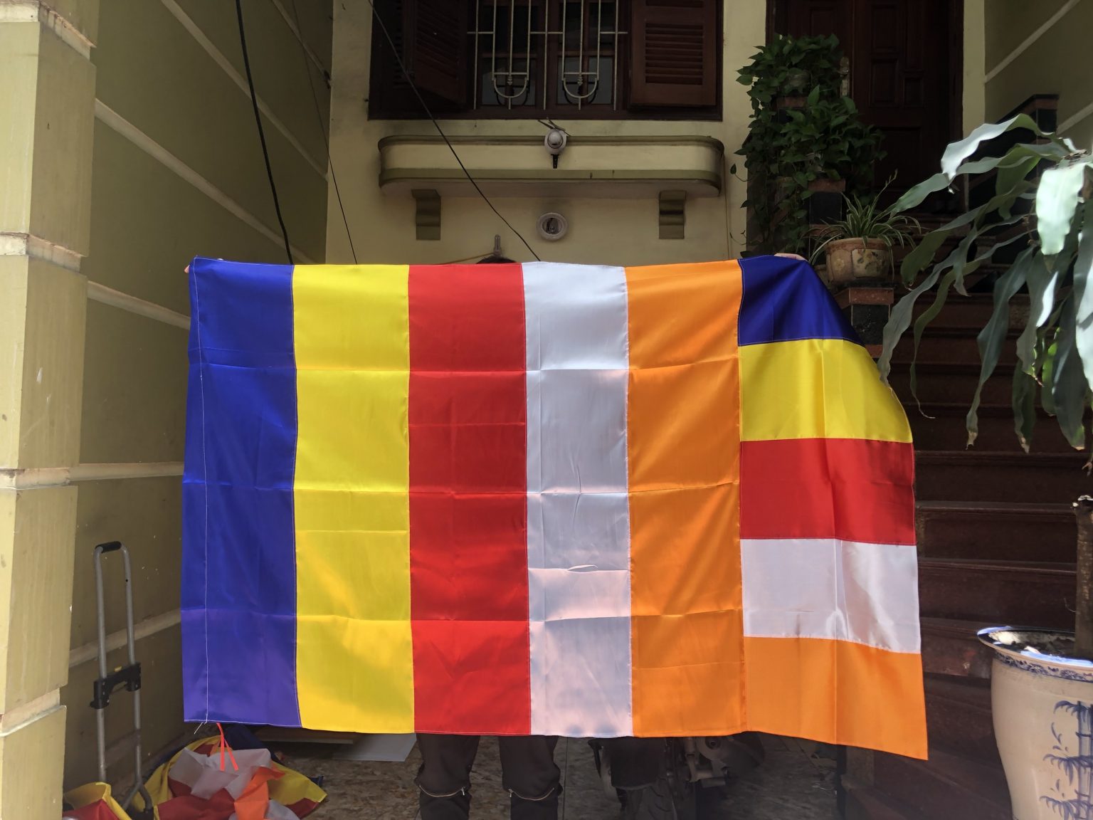 Cờ Phật giáo có mấy màu – Xưởng in cờ INCONI tại Hà Nội