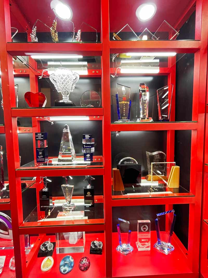 Cửa hàng bán cúp lưu niệm - INCONI