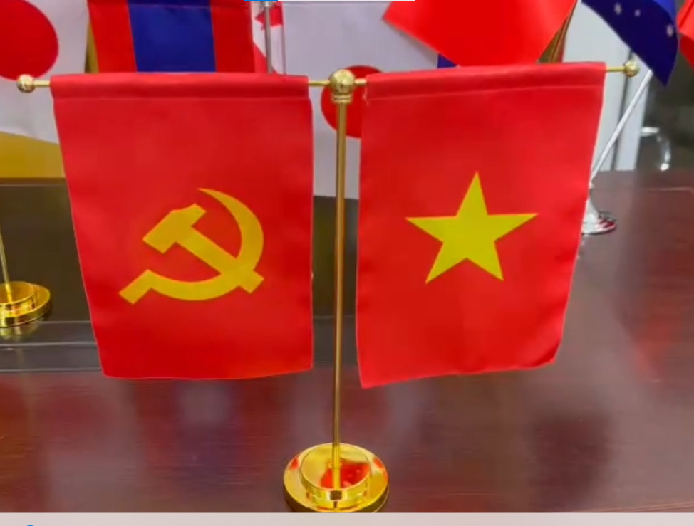 Bộ cờ Đảng và cờ Tổ Quốc để bàn – Xưởng in cờ INCONI tại Hà Nội 4 20230811 9sgv8DSN