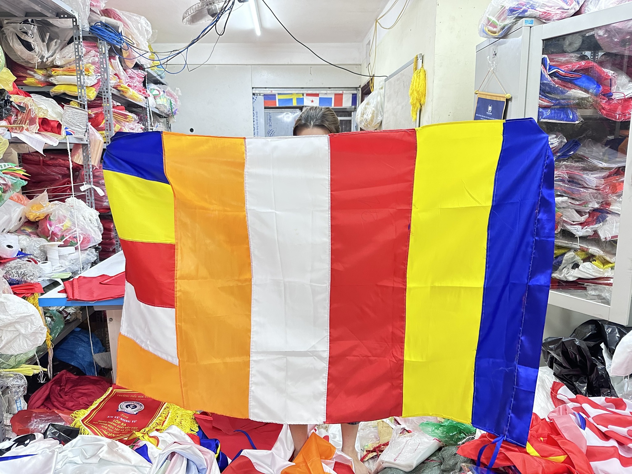 Mua cờ Phật giáo – Xưởng in cờ INCONI tại Hà Nội