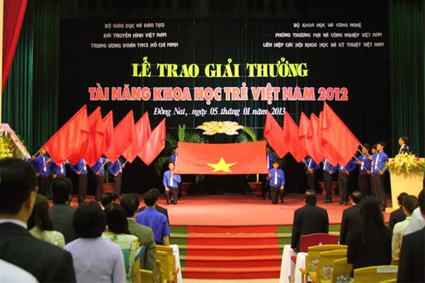 Cờ Hồng Kỳ Việt Nam – Xưởng Cờ INCONI Giá Rẻ