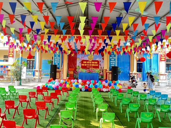 Cờ Dây Tam Giác Trang Trí Trường Học – Xưởng In Cờ INCONI Hà Nội