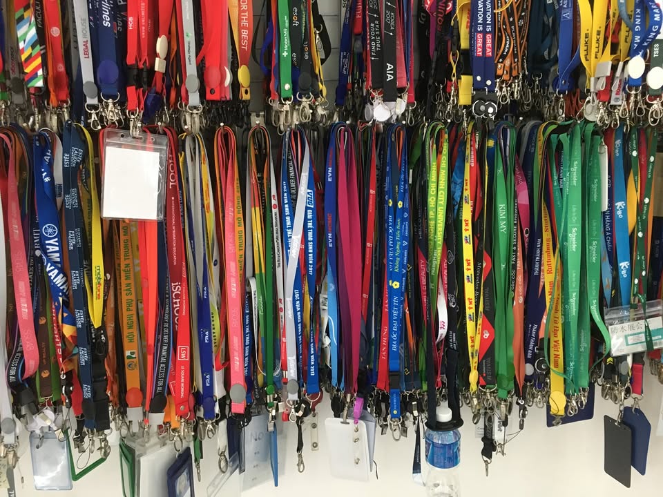 Lanyard cho công ty – Dây đeo thẻ chuyên nghiệp từ xưởng INCONI tại Hà Nội 5 481266500 1053002840182068 3215660615657069684 n
