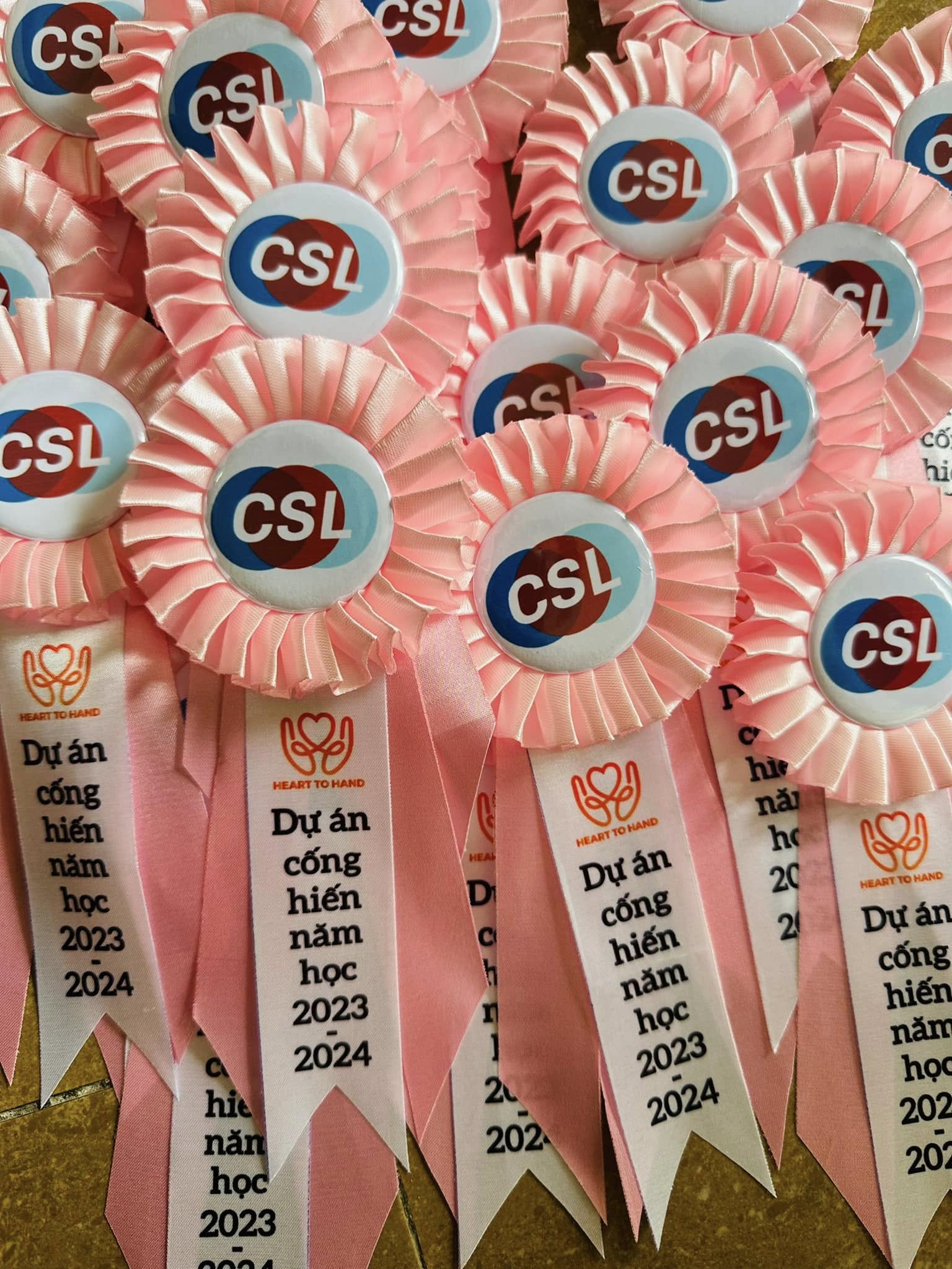 Nhận làm hoa cài áo đại biểu gấp - INCONI