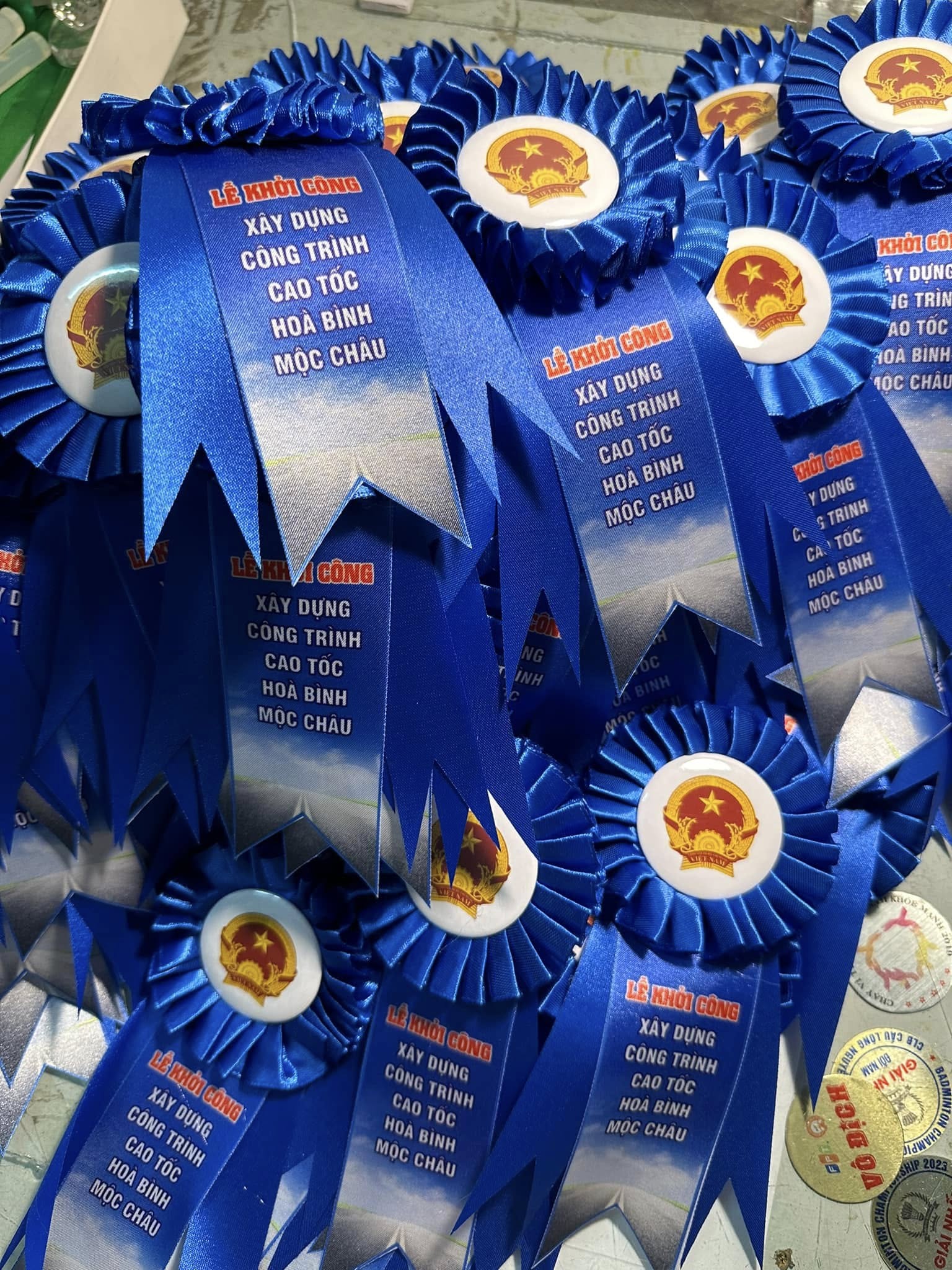 Xưởng Làm Hoa Cài Áo Đại Biểu - Chất Lượng Cao Tại Hà Nội 5 Xưởng làm hoa cài áo đại biểu - INCONI