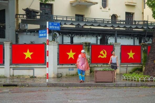 Làm Cờ Tổ Quốc Số Lượng Lớn – Xưởng In Cờ INCONI tại Hà Nội