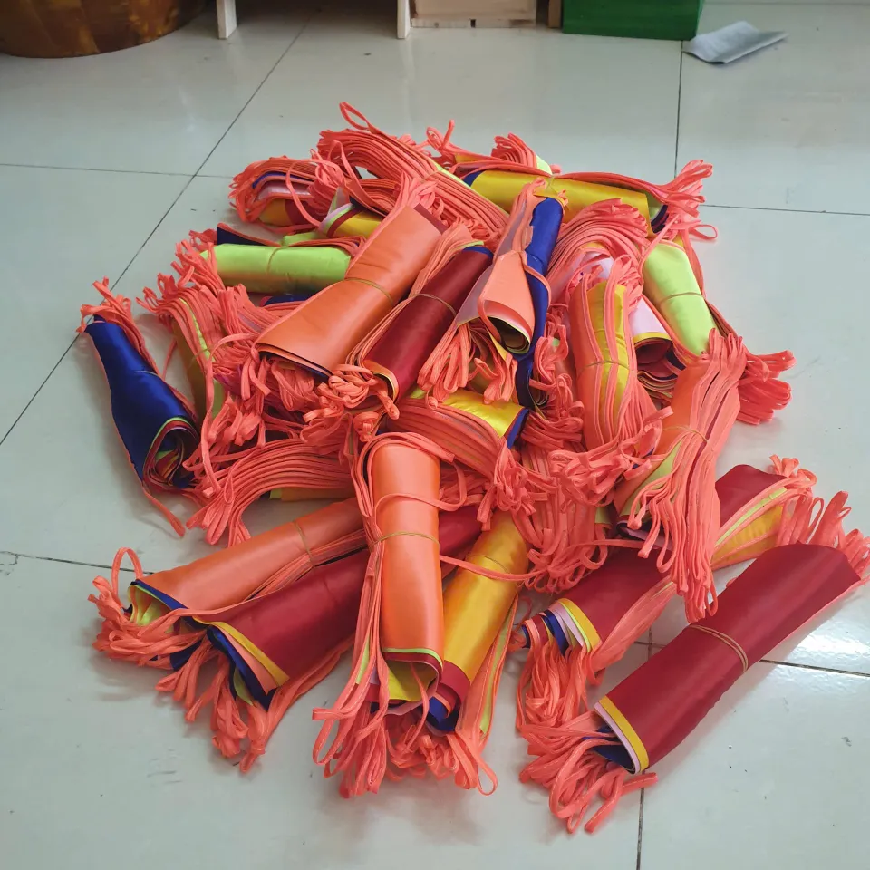 Sản Xuất Cờ Dây Tam Giác – Xưởng In Cờ INCONI Hà Nội