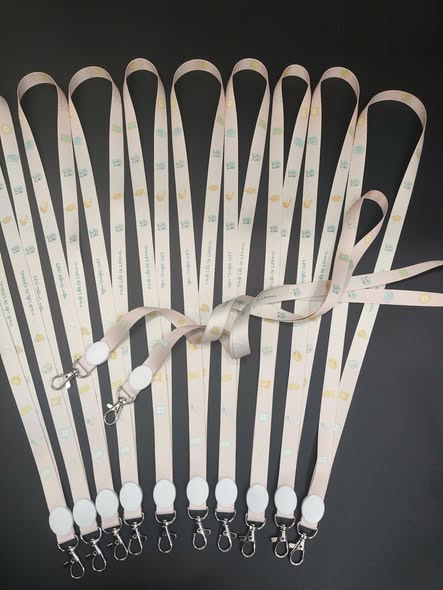 Dây đeo thẻ có móc kim loại – Xưởng INCONI Hà Nội 6 524405982 122241624848245588 7521604096196705135 n