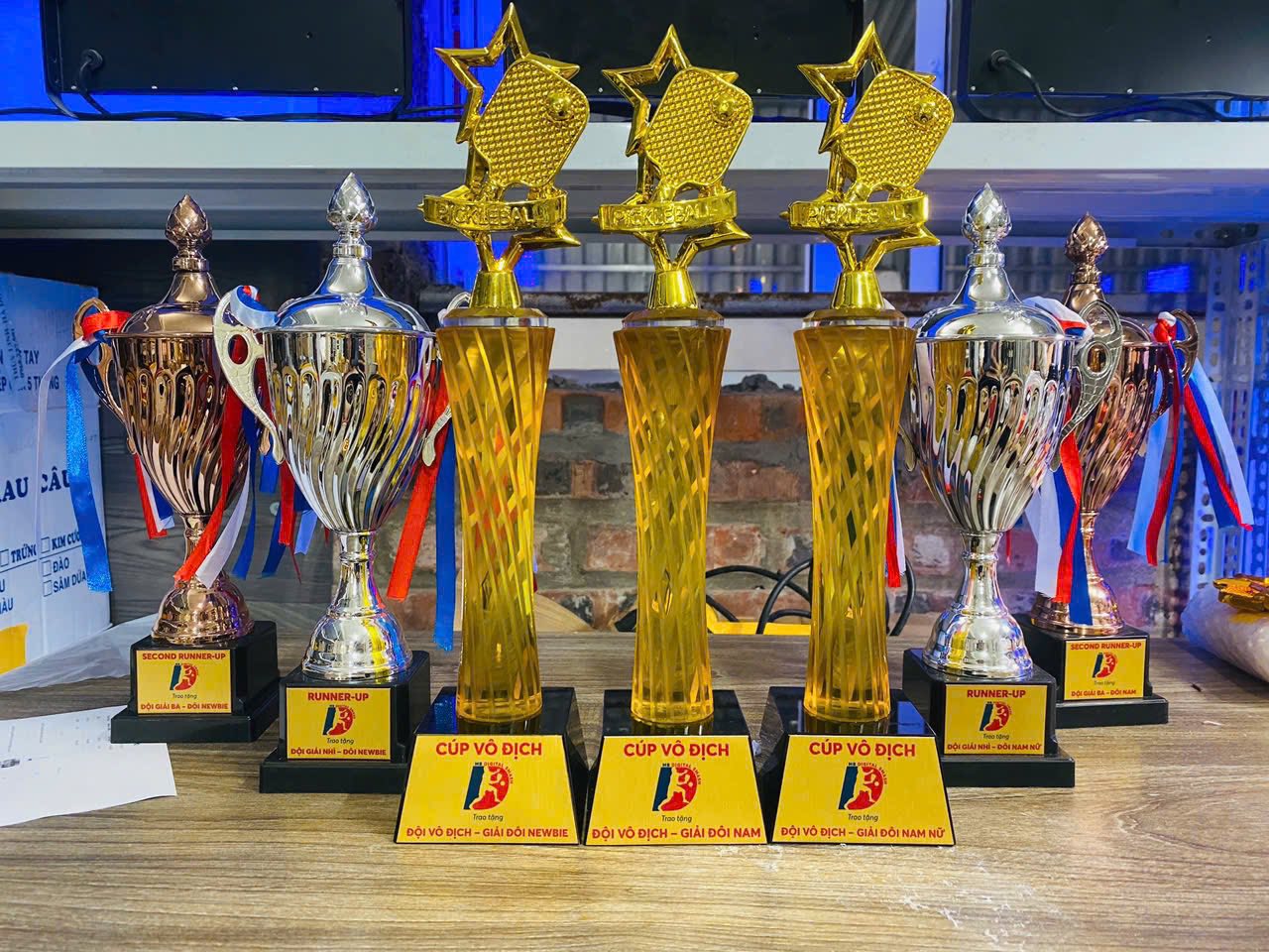 Cửa hàng bán cúp lưu niệm - INCONI