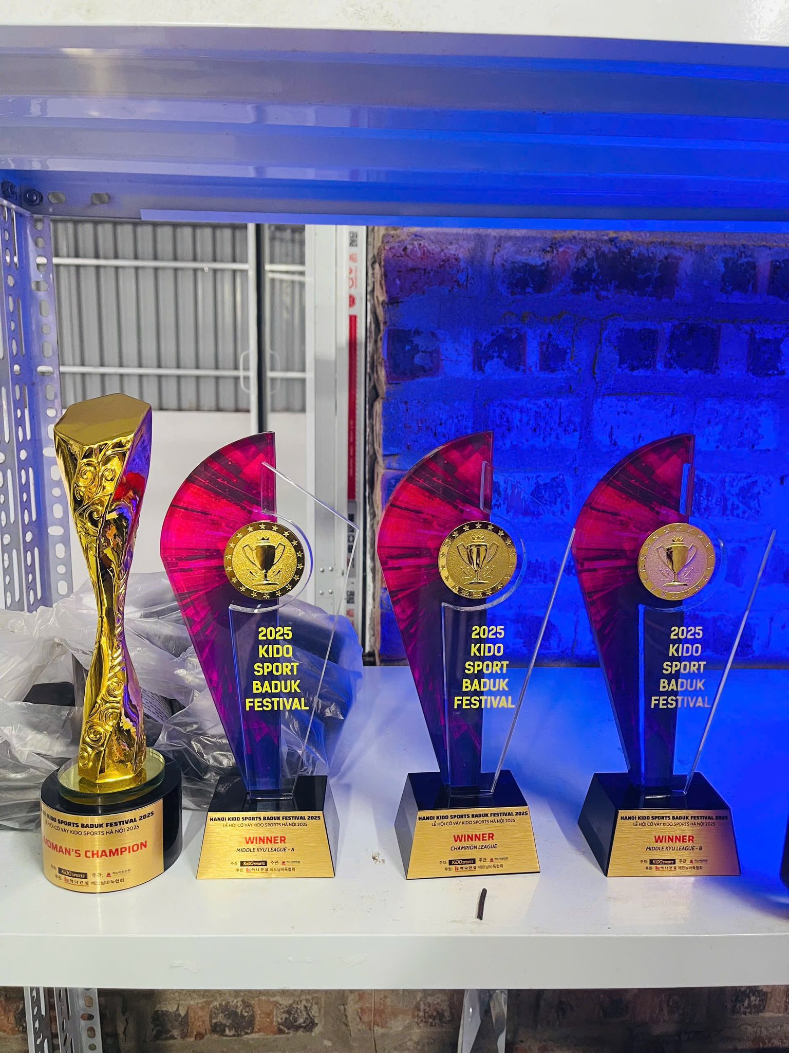 Làm cúp lưu niệm Hà Nội - INCONI