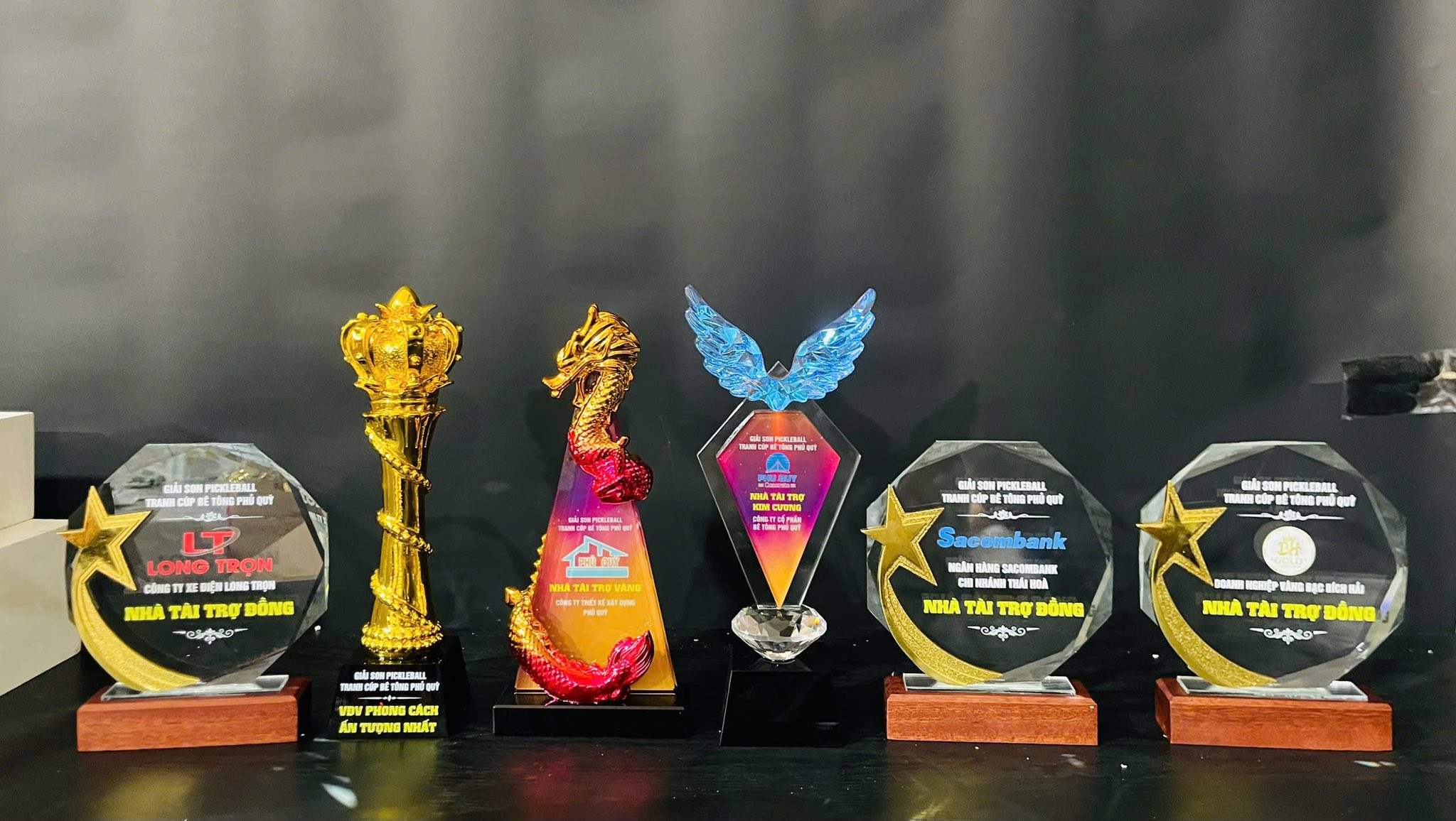 Cửa Hàng Bán Cúp Lưu Niệm – INCONI Hà Nội Uy Tín