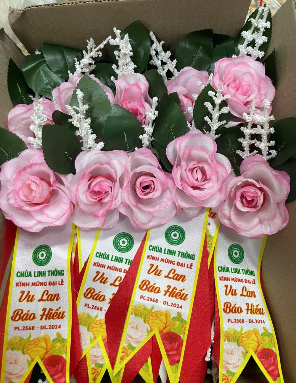 Mua hoa cài áo đại biểu tại Hà Nội - INCONI