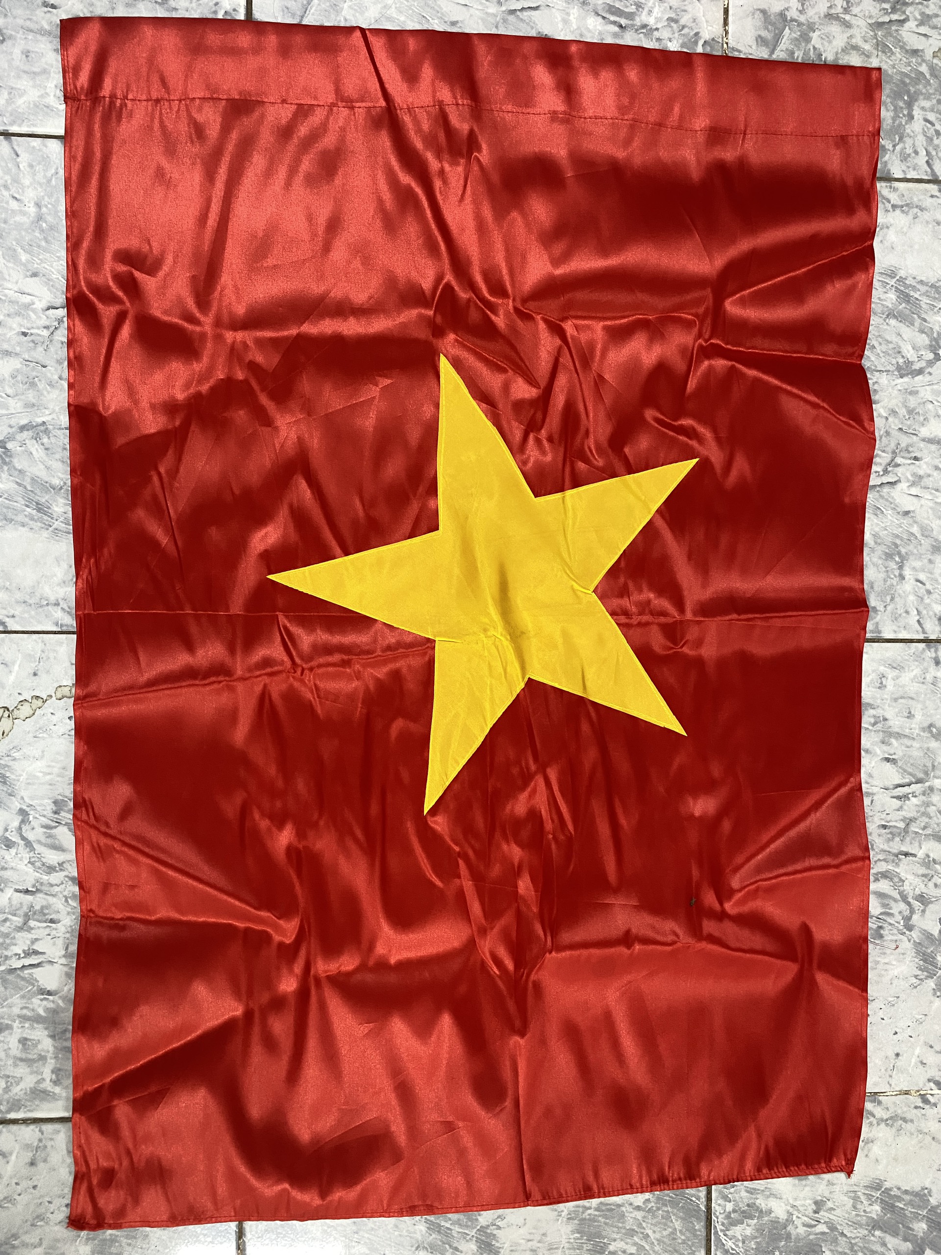 Cờ Tổ Quốc Vải Lụa Silk – Xưởng In Cờ INCONI Tại Hà Nội 4 Co vn may ngoi sao 2 mat vai phi bong