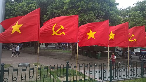 Cờ Đảng giá bao nhiêu – Xưởng in cờ INCONI tại Hà Nội 4 Flag of the Communist Party of Vietnam at the Dien Bien Phu street in 2015 01 1