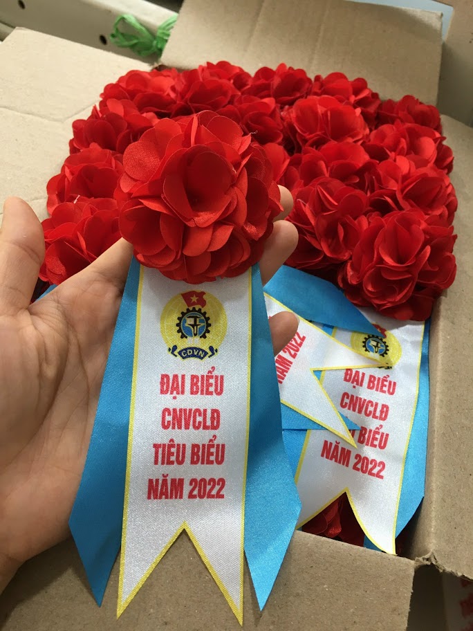 Mua Hoa Cài Áo Đại Biểu – Giá Rẻ Tại Hà Nội