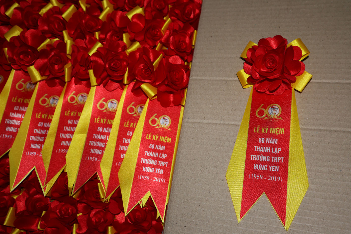 Hoa cài áo đại biểu theo mẫu - INCONI