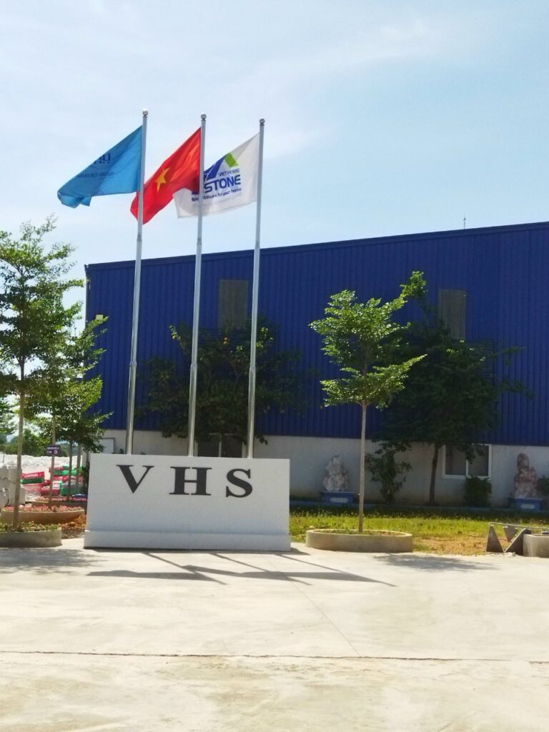 In cờ công ty và cờ Tổ Quốc – Xưởng in cờ INCONI tại Hà Nội 3 VSH 768x1024 1