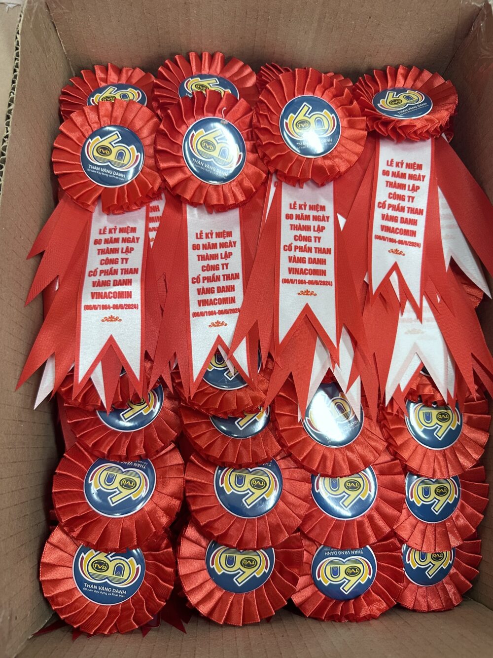 Đặt Hoa Cài Áo Đại Biểu Theo Yêu Cầu - Xưởng INCONI Hà Nội 2 Đặt hoa cài áo đại biểu theo yêu cầu - INCONI