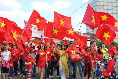 Mua cờ Tổ quốc giá rẻ – Xưởng in cờ INCONI tại Hà Nội