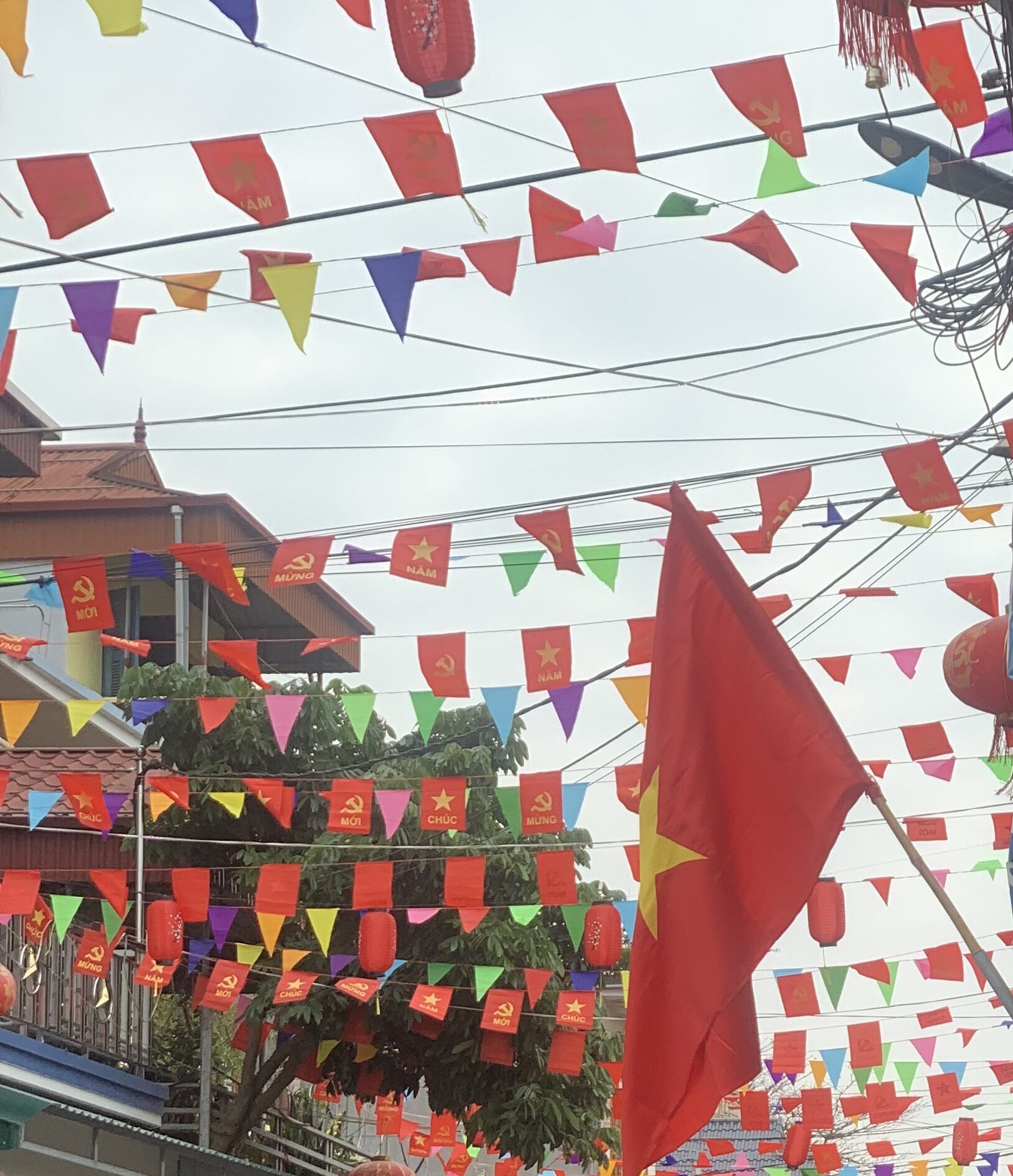 Cờ Dây Tam Giác Cao Cấp – Xưởng In Cờ INCONI tại Hà Nội 3 c9bf59aa a8ff 43ab 9439 75f078e8c419 e1734339653941