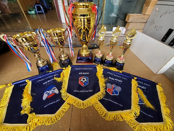 Cúp cờ lưu niệm giá rẻ - INCONI