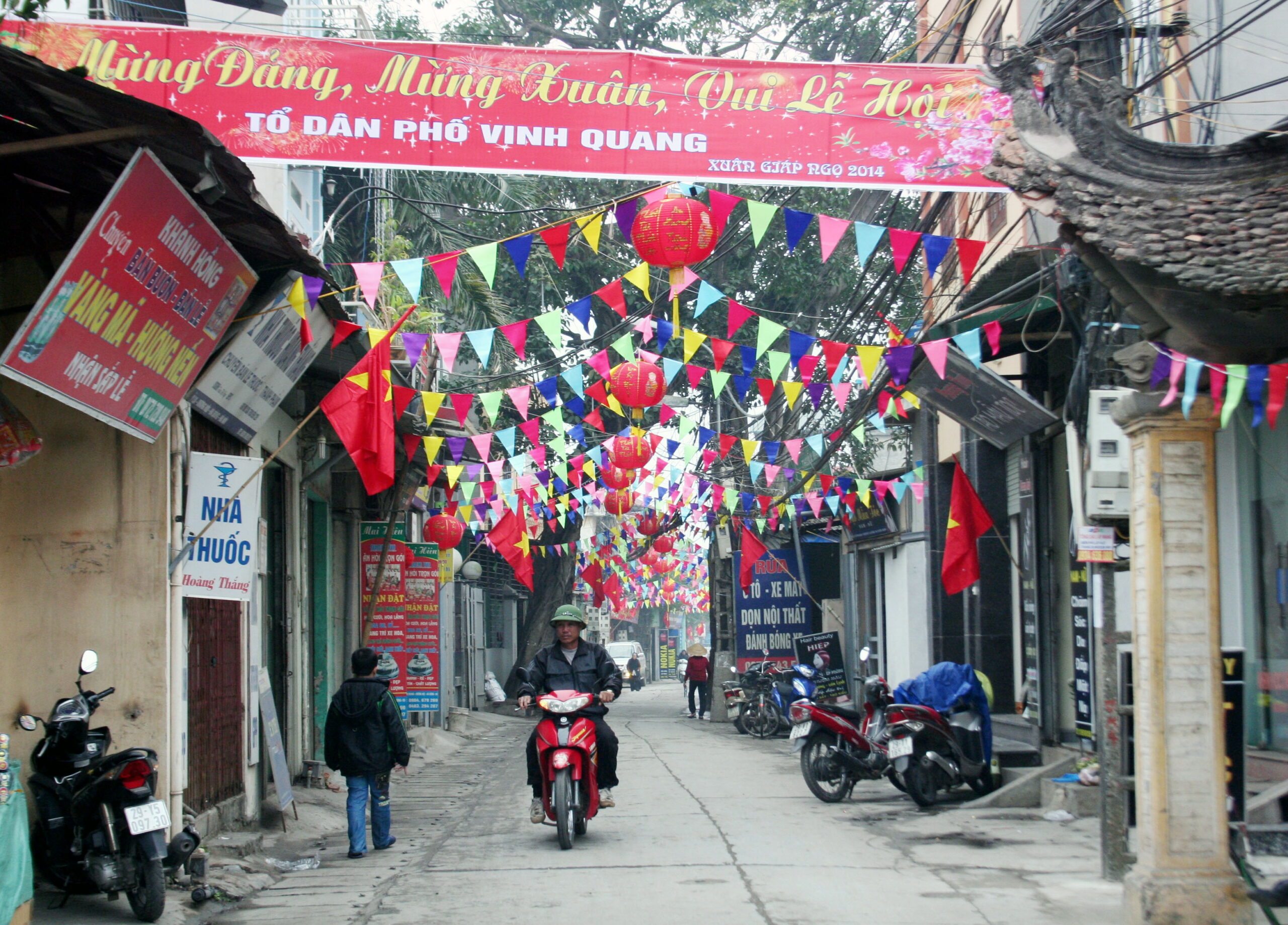 Cờ Dây Tam Giác Trang Trí Đường Phố – Xưởng In Cờ INCONI Hà Nội 3 co day trang tri tet 2 scaled