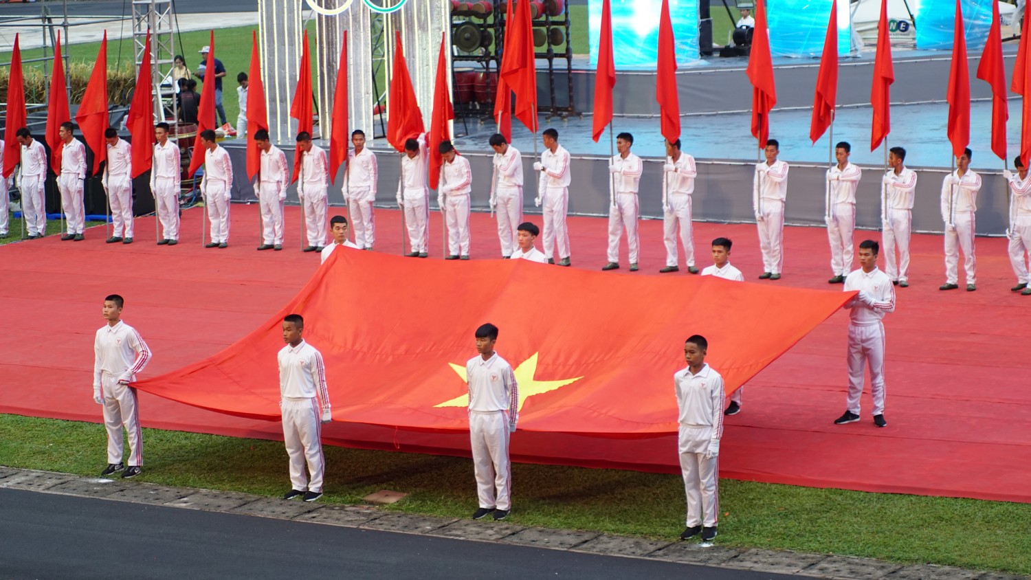 Làm Cờ Hồng Kỳ Theo Yêu Cầu - Xưởng Cờ INCONI Hà Nội 4 Làm cờ hồng kỳ theo yeu cầu - INCONI