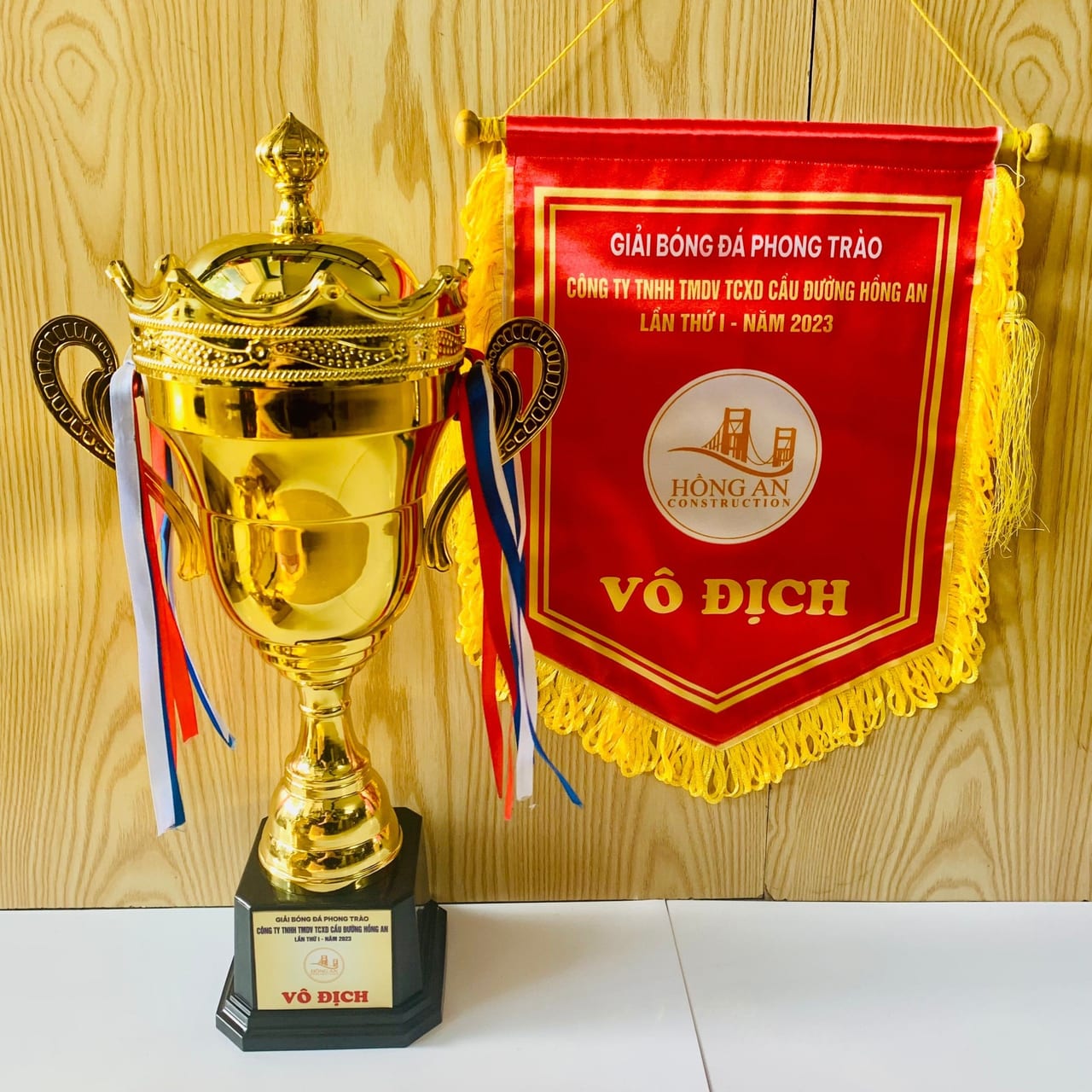 Cờ và cúp lưu niệm - INCONI Hà Nội