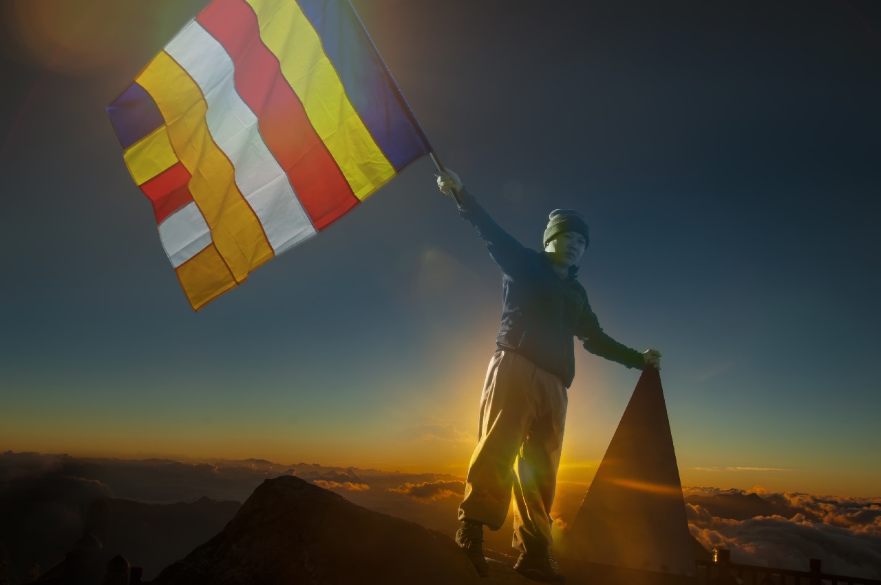 Mua cờ Phật giáo số lượng lớn – Xưởng in cờ INCONI tại Hà Nội