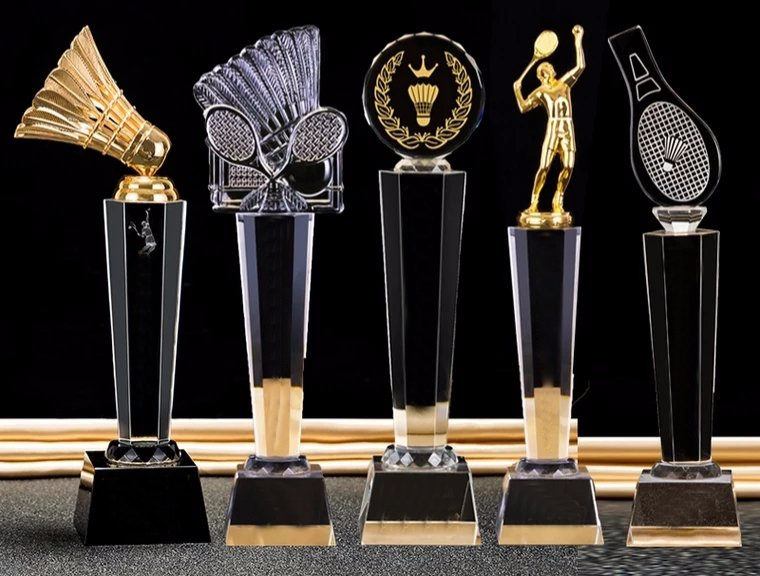 Bán cúp lưu niệm Đà Nẵng – Xưởng INCONI uy tín, chất lượng cao 4 Cúp lưu niệm cầu lông - INCONI Hà Nội