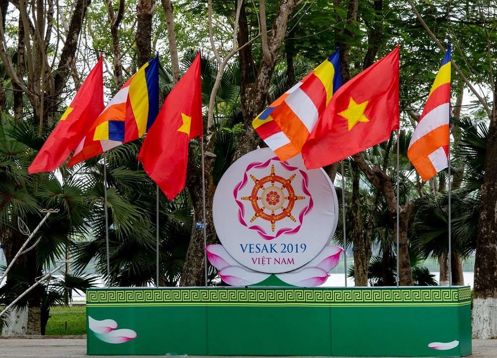 Cờ Phật giáo giá rẻ – Xưởng in cờ INCONI tại Hà Nội