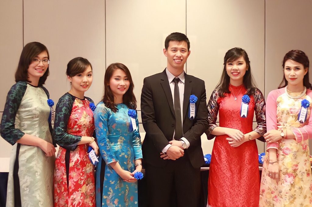 Hoa Cài Áo Lễ Trao Giải – Xưởng INCONI Hà Nội