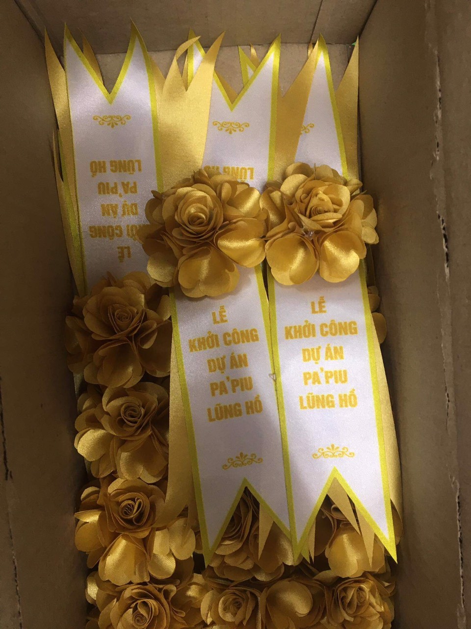 Mua hoa cài áo đại biểu tại Hà Nội - INCONI