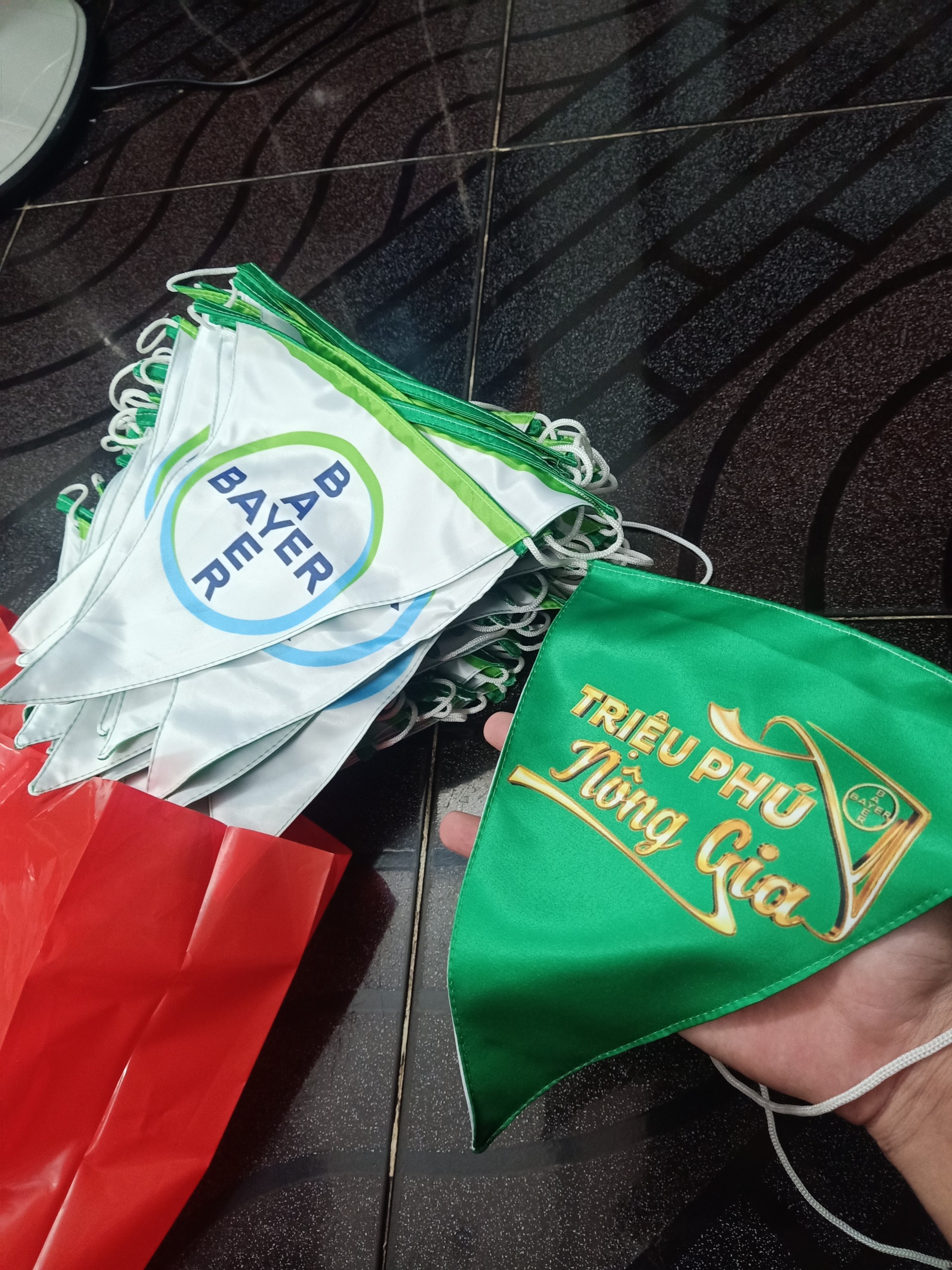 Sản Xuất Cờ Dây Tam Giác – Xưởng In Cờ INCONI Hà Nội 3 z4938652627257 51300b2b70b1f9c6bf13077a85e3f5c7